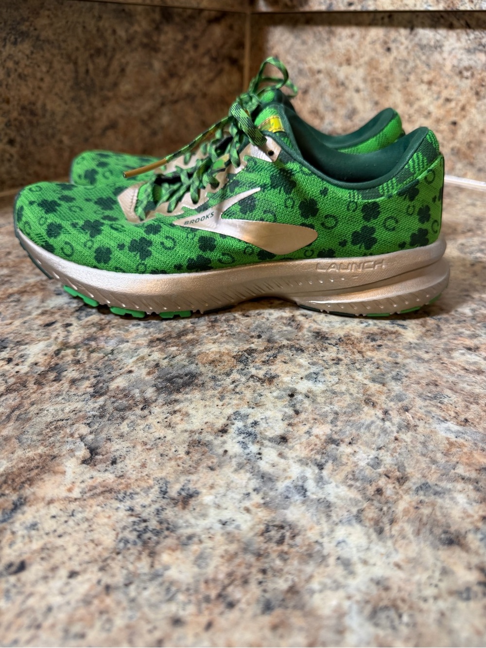 Brooks Launch 6 Run Lucky Green Gold Shamrock Shoes Womens Size US 7 Clover